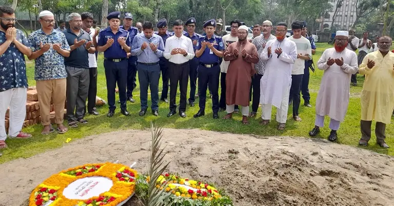 শিক্ষিকা মেহরীনের সমাধিতে পুলিশের শ্রদ্ধা
